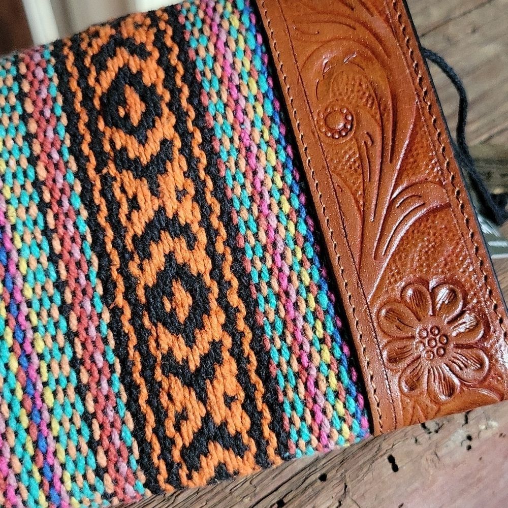 XL Acclaim tribal rug portfolio wallet, genuine handtooled leather - Picture 13 of 13